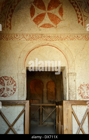 Eingang, Malteser Kreuz Kirche, Göreme Open Air Museum, Göreme, Kappadokien, Türkei Stockfoto