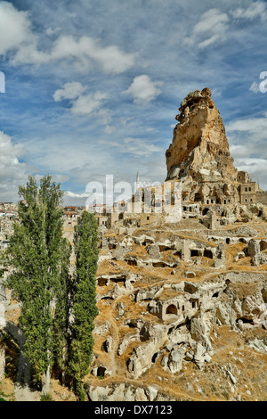 "Burg" und Höhle Wohnungen, Ortahisar, Kappadokien, Türkei Stockfoto