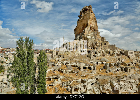 "Burg" und Höhle Wohnungen, Ortahisar, Kappadokien, Türkei Stockfoto