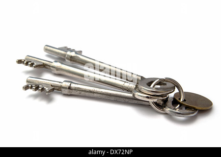 Eine Reihe von alten Schlüssel isoliert auf weißem Hintergrund Stockfoto