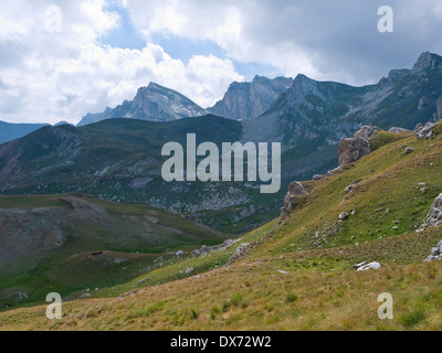 Blick auf Mal Korab in Kobilino Pole aus die Wanderung zum Golem Korab, der höchste Berg in Mazedonien und Albanien Stockfoto