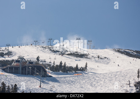 Ski Alpin auf Todorka Berg, Bansko, Bulgarien Stockfoto