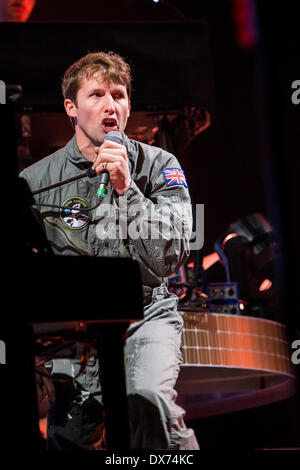 Assago Mailand Italien. 18. März 2014. Der englische Singer-Songwriter JAMES BLUNT live im Mediolanum Forum während der "Moon Landing Tour Erinnerungen 2014" Credit führt: Rodolfo weitertransferiert/Alamy Live News Stockfoto