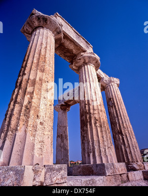 Der Tempel des Apollo im antiken Korinth Corinthia Peloponnes Griechenland Stockfoto