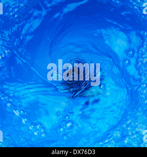 Stecker Loch Wasser mit Vortex-Effekt Stockfoto