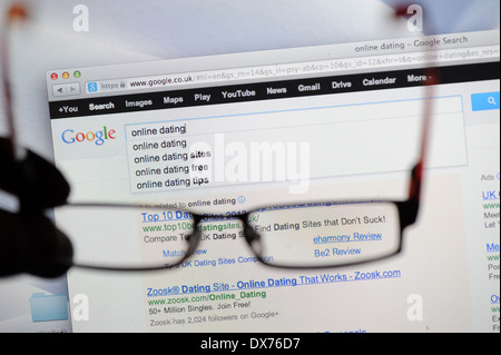 Eine Google-Suche für online-dating-Websites. Stockfoto