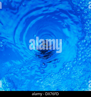 Stecker Loch Wasser mit Vortex-Effekt Stockfoto