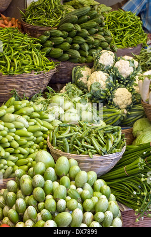 Asien, Indien, Karnataka, Belur, Gemüse auf dem Markt Stockfoto