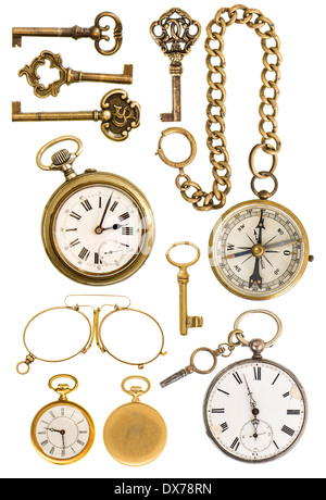 Sammlung von goldenen Vintage Accessoires. Antike Schlüssel, Uhr, Kompass, Gläser isoliert auf weißem Hintergrund Stockfoto