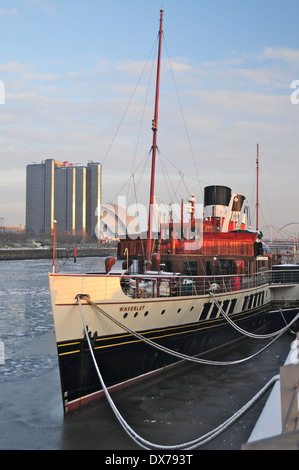 Waverly Raddampfer festgemacht in Glasgow. Fluss Clyde schlechte Winter 2010 teilweise gefroren Stockfoto