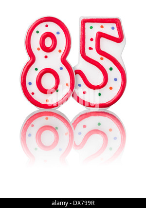 Rote Nummer 85 mit Reflektion auf weißem Hintergrund Stockfoto