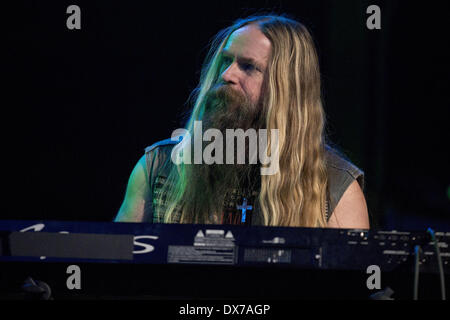 16. März 2014 - Milwaukee, Wisconsin, USA - ZAKK WYLDE von Black Label Society führt auf Tastatur während der Erfahrung Hendrix-Konzert am Riverside Theater in Milwaukee, Wisconsin (Credit-Bild: © Daniel DeSlover/ZUMAPRESS.com) Stockfoto