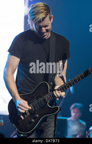 Milwaukee, Wisconsin, USA. 16. März 2014. Musiker JONNY LANG tritt während der Erfahrung Hendrix-Konzert am Riverside Theater in Milwaukee, Wisconsin © Daniel DeSlover/ZUMAPRESS.com/Alamy Live-Nachrichten Stockfoto