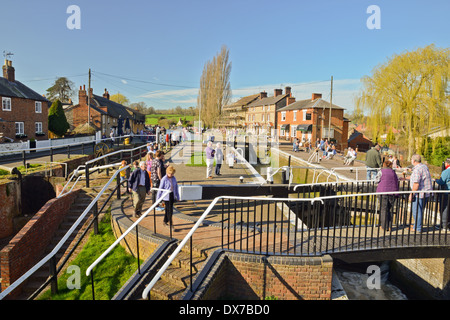 Zusammenkunft von Menschen schüren Bruerne Northamptonshire Stockfoto