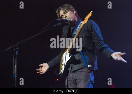 Milwaukee, Wisconsin, USA. 16. März 2014. Gitarrist ERIC JOHNSON tritt während der Erfahrung Hendrix-Konzert am Riverside Theater in Milwaukee, Wisconsin © Daniel DeSlover/ZUMAPRESS.com/Alamy Live-Nachrichten Stockfoto