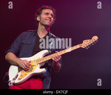 Milwaukee, Wisconsin, USA. 16. März 2014. DWEEZIL ZAPPA tritt während der Erfahrung Hendrix-Konzert am Riverside Theater in Milwaukee, Wisconsin © Daniel DeSlover/ZUMAPRESS.com/Alamy Live-Nachrichten Stockfoto