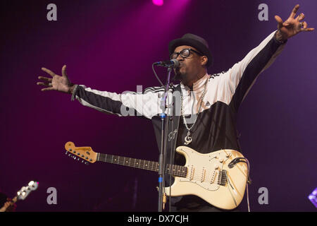 Milwaukee, Wisconsin, USA. 16. März 2014. ERIC GALES tritt während der Erfahrung Hendrix-Konzert am Riverside Theater in Milwaukee, Wisconsin © Daniel DeSlover/ZUMAPRESS.com/Alamy Live-Nachrichten Stockfoto