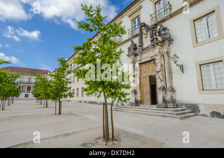 Universität Coimbra, Portugal, an einem bewölkten Tag Stockfoto