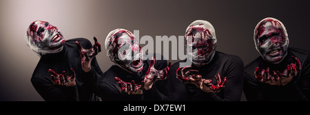 Einen dramatischen Wandel von einer gruseligen Halloween-Lich mit blutigen Verband in dunklen Lord Voldemort. Stockfoto