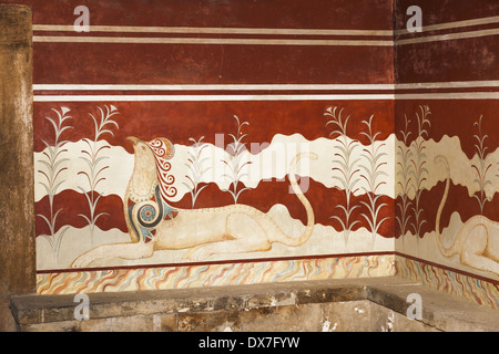 Wand-Fresko von Griffin in der Thron Zimmer, Palast von Knossos, Knossos, Kreta, Griechenland Stockfoto