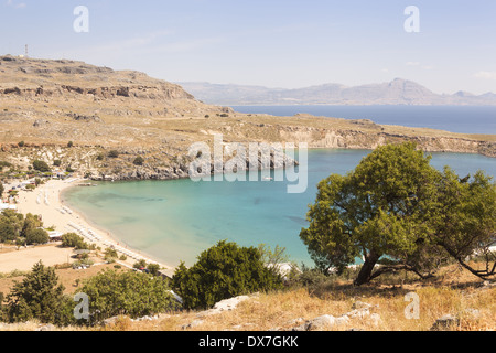 Blick auf Strand von Lindos und Bay, Rhodos, Griechenland Stockfoto