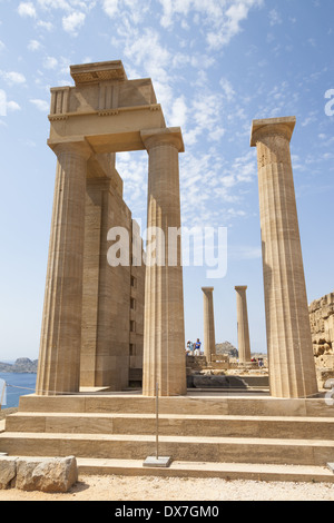 Spalten von der dorischen Tempel der Athena Lindia, die Akropolis Lindos, Rhodos, Griechenland Stockfoto