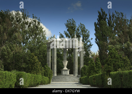 Spezielle Grabstein, monumentale Gloriette, die Oberst Ivan Polubin, Held der Sowjetunion ehrt abgeschossen über Breslau Stockfoto