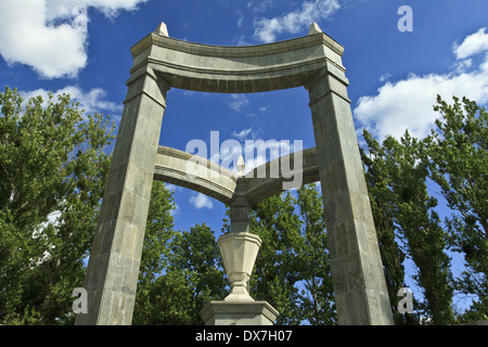 Spezielle Grabstein, monumentale Gloriette, die Oberst Ivan Polubin, Held der Sowjetunion ehrt abgeschossen über Breslau Stockfoto