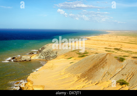 Wüstenlandschaft und Seenlandschaft in der Nähe von Cabo De La Vela in La Guajira, Kolumbien Stockfoto