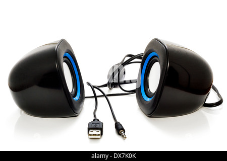 Schwarze kleine Lautsprecher für Computer isoliert auf weißem Hintergrund. Stockfoto
