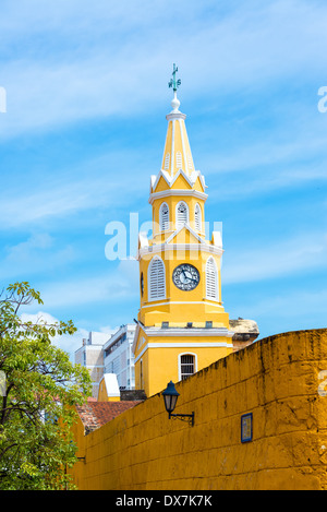 Historischen Uhrturm markieren den Haupteingang in die Altstadt von Cartagena, Kolumbien Stockfoto