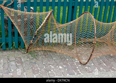 Trocknende Hoop net an das Zuiderzeemuseum, ein Kultur- und maritime Museum in Enkhuizen, Nordholland, Niederlande. Stockfoto