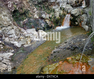 Mineralquelle auf den Azoren in Portugal Stockfoto