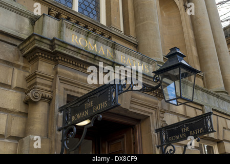 Roman Baths komplex und Grand Pump Room, ein Ort von historischem Interesse in der englischen Stadt Bath. Das Haus ist ein Stockfoto