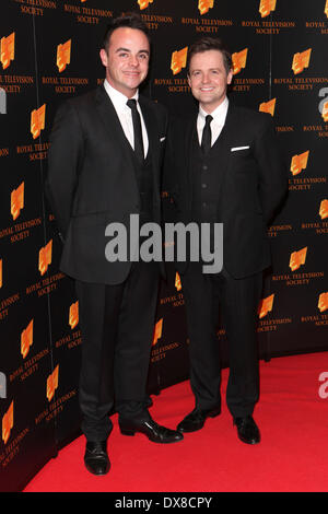 London, UK. 18. März 2014. Ant McPartlin und Declan Donnelly (Ameise und Dez) Teilnahme an der RTS Awards 2014 im Grosvenor House Hotel am 18. März 2014 in London, England. © Dpa/Alamy Live-Nachrichten Stockfoto