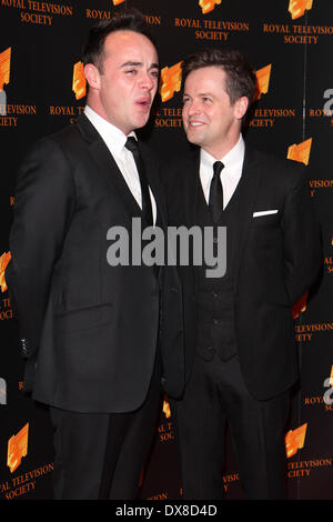 London, UK. 18. März 2014. Ant McPartlin und Declan Donnelly (Ameise und Dez) Teilnahme an der RTS Awards 2014 im Grosvenor House Hotel am 18. März 2014 in London, England. © Dpa/Alamy Live-Nachrichten Stockfoto