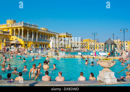 Thermalbäder im Freien, Szechenyi furdo Spa, Varosliget the City Park, Budapest, Ungarn, Europa Stockfoto