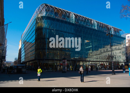 Vörösmarty ter Platz mit neuer Architektur Gehäuse Modegeschäfte, Lipotvaros Leopold Stadt, zentral-Budapest, Ungarn Stockfoto