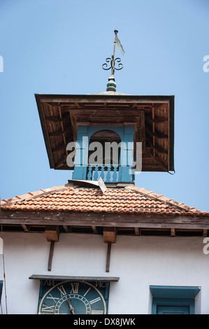 Süd Süd Indien Kerala Cochin Kochi Jude Stadt Mattancherry Paradesi Synagoge Uhrturm römischen lateinischen Schrift Gesicht Zifferblattseite Stockfoto