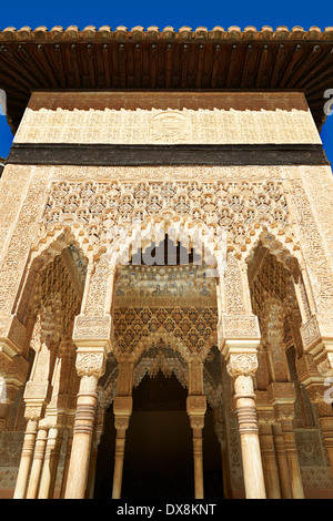 Nasriden Mocarabe Arabesque maurische Architektur des Gerichtshofs für die Löwen von Palacios Nazaries, Alhambra. Granada, Stockfoto