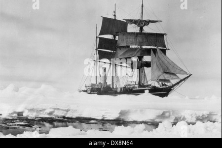 ROBERT FALCON SCOTTS Schiff der Terra Nova im antarktischen Eis Dezember 1910. Foto Herbert Ponting Stockfoto