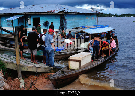 Verkauf Fisch - Hafen in TABATINGA. Bundesstaat Amazonas. Brazilien Stockfoto