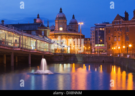 Das Maritime Museum und Princes Quay Einkaufszentrum im Stadtzentrum von Hull. Hull, East Yorkshire. Februar 2014. Stockfoto
