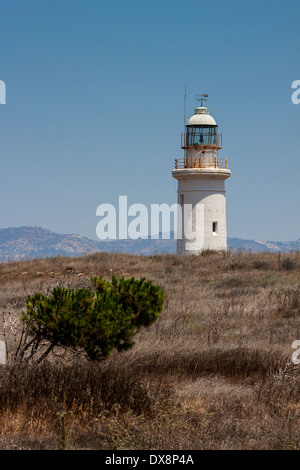 Blick vom alten griechischen Ruinen in Paphos bis zum Leuchtturm Stockfoto