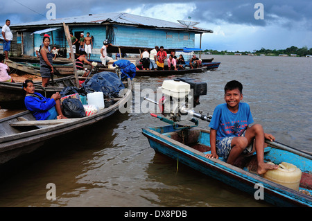 Verkauf Fisch - Hafen in TABATINGA. Bundesstaat Amazonas. Brazilien Stockfoto