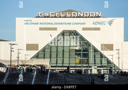 Westeingang des ExCeL Exhibition Centre in London England Vereinigtes Königreich Großbritannien Stockfoto