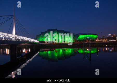 Glasgows SSE Hydro Arena und Clyde Auditorium an den Ufern des Flusses Clyde. Stockfoto