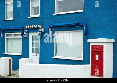 Alte Post-Box im Dorf Moelfre Ostküste Isle of Anglesey, North Wales UK, Sommer Stockfoto