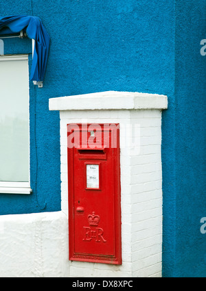 Alte Post-Box im Dorf Moelfre Ostküste Isle of Anglesey, North Wales UK, Sommer Stockfoto