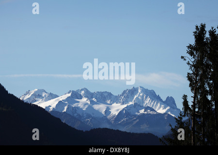 Alpine Landschaft gesehen von Villars, Schweiz. Stockfoto